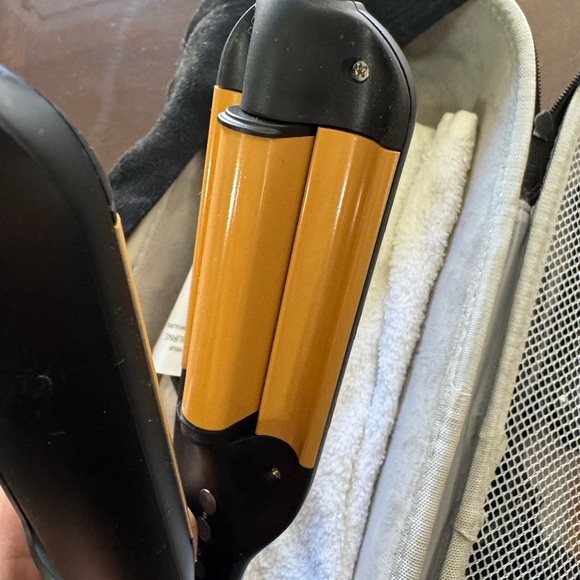 New CHI curl machine does not include the box only the curling iron - Picture 5 of 11